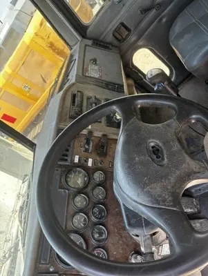 2001 PETERBILT 330 - view 11 of 14