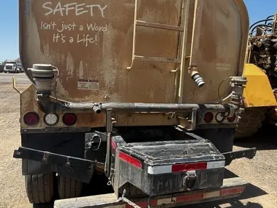2001 PETERBILT 330 - view 8 of 14