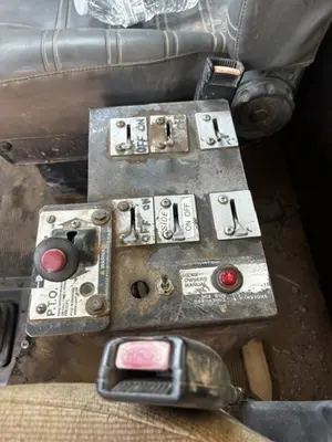 2001 PETERBILT 330 - view 13 of 14