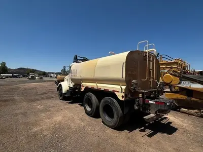 2001 PETERBILT 330 - view 6 of 14