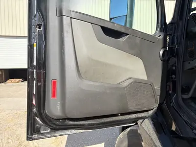 2019 VOLVO VNL860 - view 11 of 50