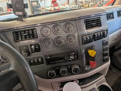 2018 PETERBILT 567 - view 14 of 33