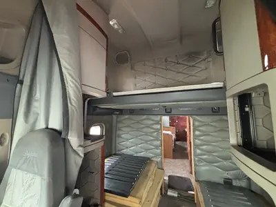 2011 Freightliner CASCADIA - view 17 of 32