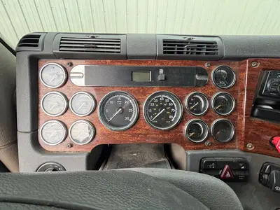 2011 Freightliner CASCADIA - view 18 of 32