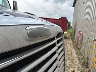 2011 Freightliner CASCADIA - view 15 of 32