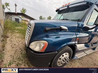2011 Freightliner CASCADIA - view 3 of 32