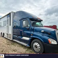 2011 Freightliner CASCADIA - view 4 of 32