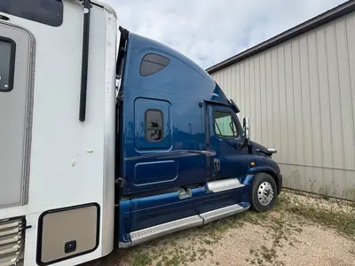 2011 Freightliner CASCADIA - view 6 of 32