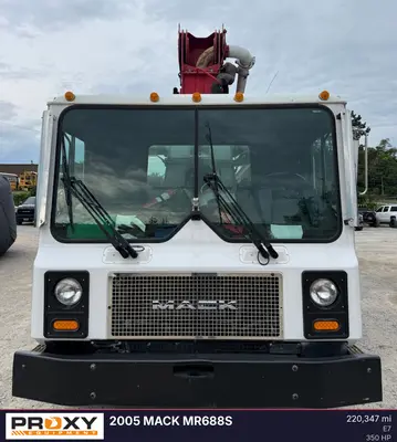 2005 MACK MR688S - view 3 of 30