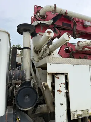 2005 MACK MR688S - view 8 of 31