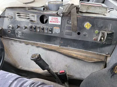 2005 MACK MR688S - view 14 of 31