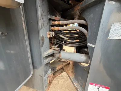 2005 KOMATSU WA320-6 - view 13 of 34