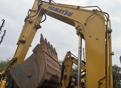 2017 KOMATSU PC88MR-10 - view 6 of 7