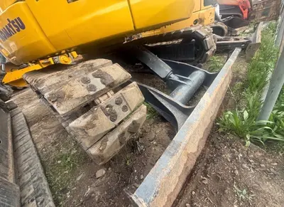 2017 KOMATSU PC88MR-10 - view 7 of 7