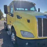 2017 PETERBILT 579 - view 3 of 26