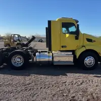 2017 PETERBILT 579 - view 5 of 26