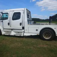 2006 FREIGHTLINER M2 106 - view 4 of 19