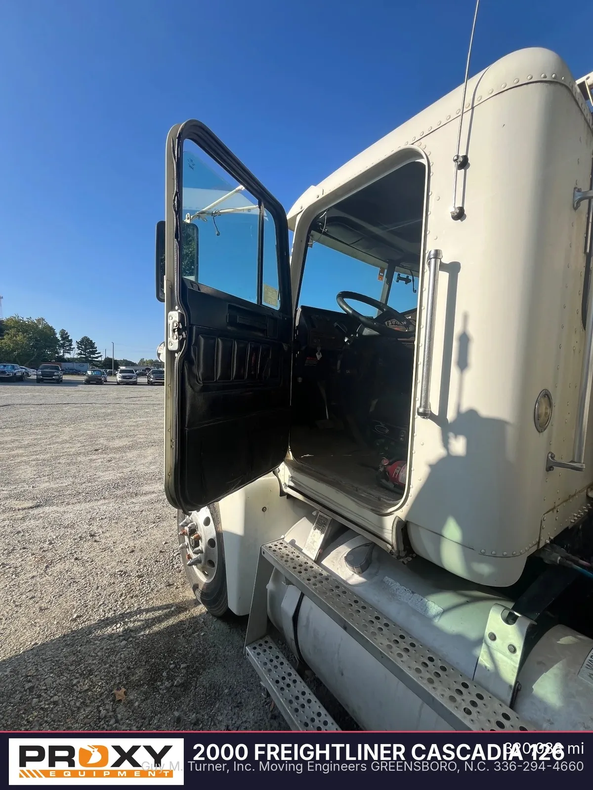 2000 FREIGHTLINER CASCADIA 126