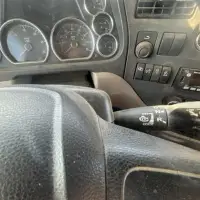 2022 Peterbilt 579 - view 10 of 26
