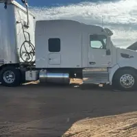 2022 Peterbilt 579 - view 6 of 26