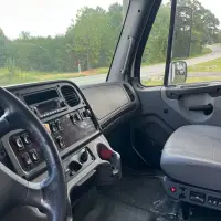 2022 FREIGHTLINER M2 106 - view 17 of 34