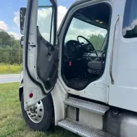 2022 FREIGHTLINER M2 106 - view 4 of 34