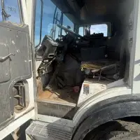 2002 MACK MR690S - view 8 of 23