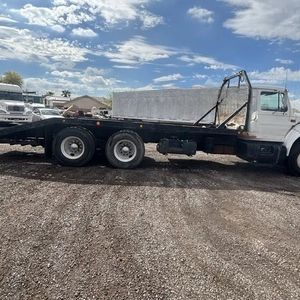 1999 INTERNATIONAL 4900 - view 4 of 27