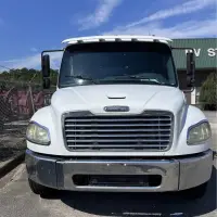 2007 FREIGHTLINER M2 106 - view 2 of 11