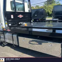 2019 HINO 258LP - view 2 of 15