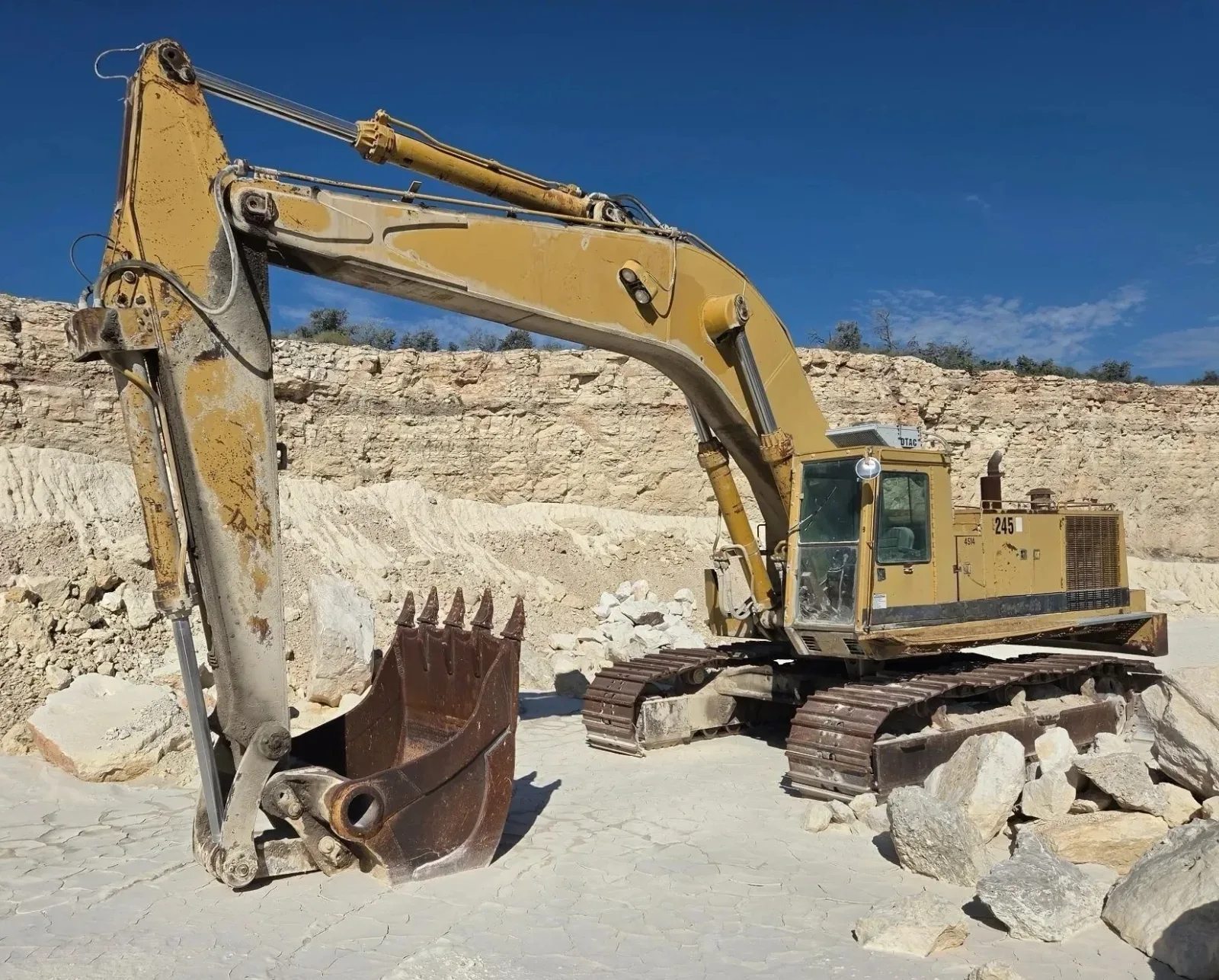 1985 CATERPILLAR 245