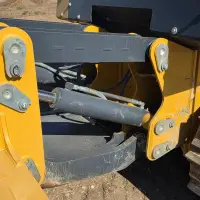 2024 DEERE 700L XLT - view 13 of 32