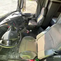 2022 VOLVO VNL64T760 - view 10 of 38