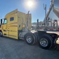 2022 VOLVO VNL64T760 - view 8 of 38