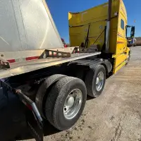 2022 VOLVO VNL64T760 - view 9 of 38