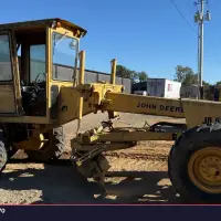 1971 Deere 570 - view 2 of 33