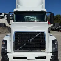 2014 VOLVO VNL64T - view 4 of 36