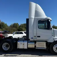 2014 VOLVO VNL64T - view 6 of 36