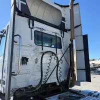 2014 VOLVO VNL64T - view 16 of 36