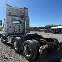 2014 VOLVO VNL64T - view 11 of 36