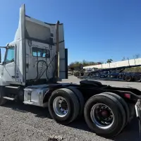 2014 VOLVO VNL64T - view 10 of 36