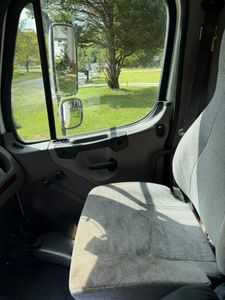 2017 FREIGHTLINER M2 106 - view 7 of 30
