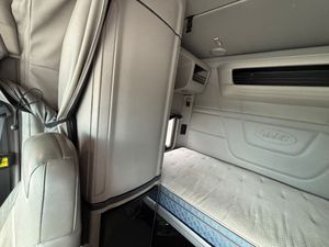 2020 PETERBILT 579 - view 13 of 45