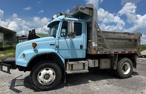 2002 FREIGHTLINER FL80 - view 2 of 38