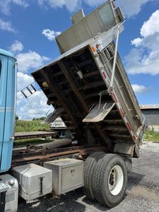 2002 FREIGHTLINER FL80 - view 18 of 38